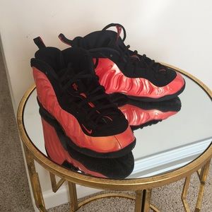 Barely worn 2Y Nike Little Posite One
